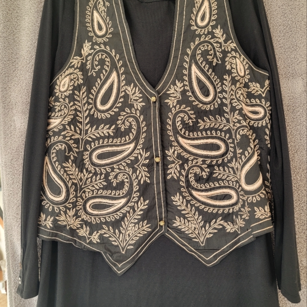 Raw silk lined embroidered vest. Size M-L
